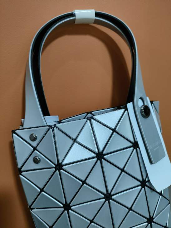 Picture of Issey Miyake Handbags _SKUfw163054382fw